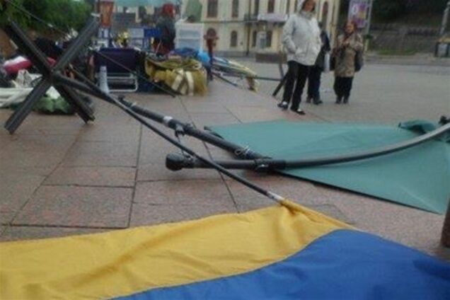 Под Украинским домом снесли лагерь протестующих