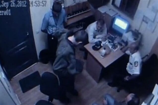 Выжившего охранника 'Каравана' перевели в общую палату