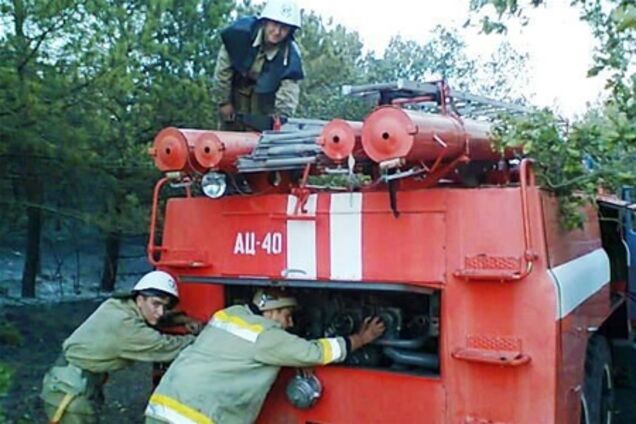 Крупный лесной пожар случился неподалеку от Мекензиевых гор в Крыму