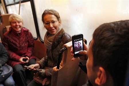 Перепуганные работники ссадили Собчак из троллейбуса за агитацию