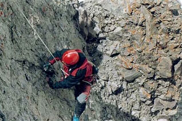 У Криму врятували горе-'альпініста', який зірвався зі скелі