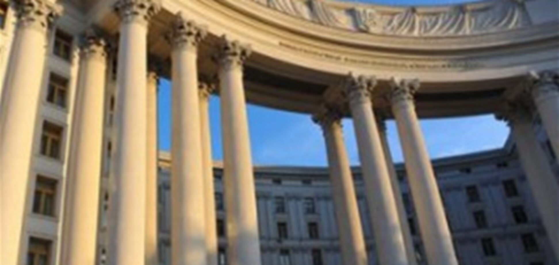 МИД: Украина не поставляет оружие в Сирию