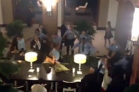 Две свадьбы подрались, не поделив отель: один из гостей умер