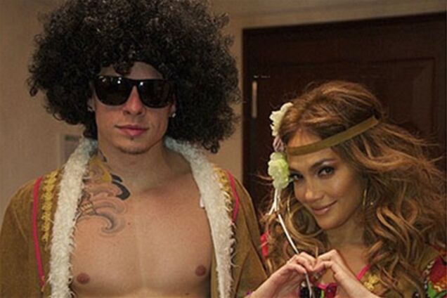 Звезды продолжают наряжаться в костюмы. Фото