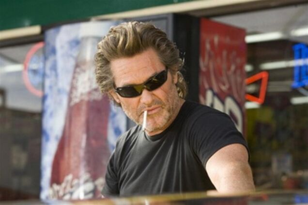 Курт Рассел разделается с каннибалами