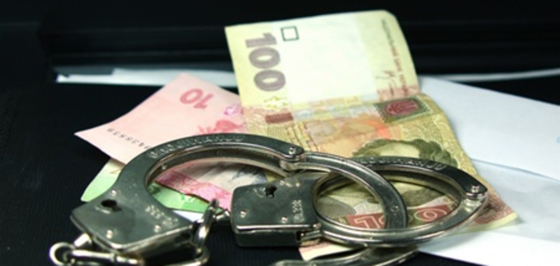 Под Херсоном судью поймали на взятке в 110 000 грн