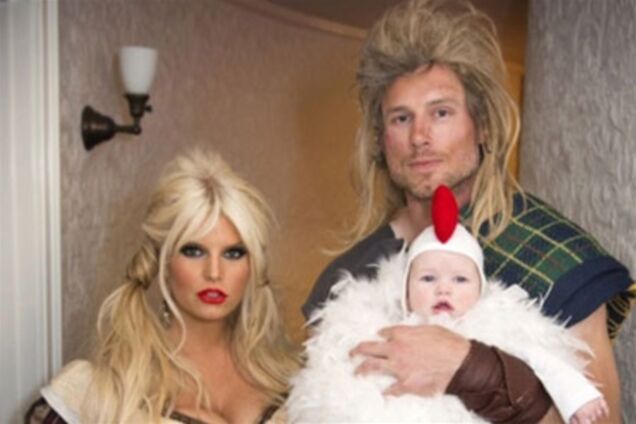 Сипсон сделала из мужа горца, а из дочери курицу. Фото