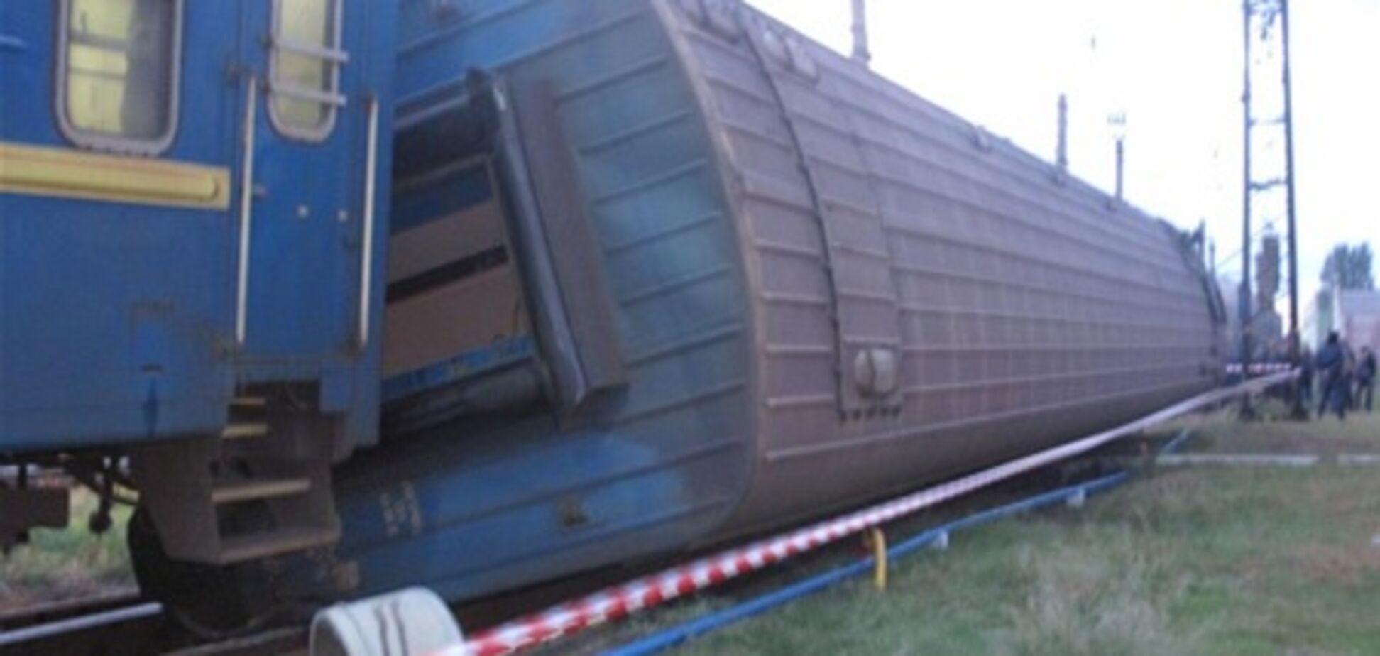 Янукович доручив Азарову перевірити всі ж / д шляху у зв'язку з аварією поїзда