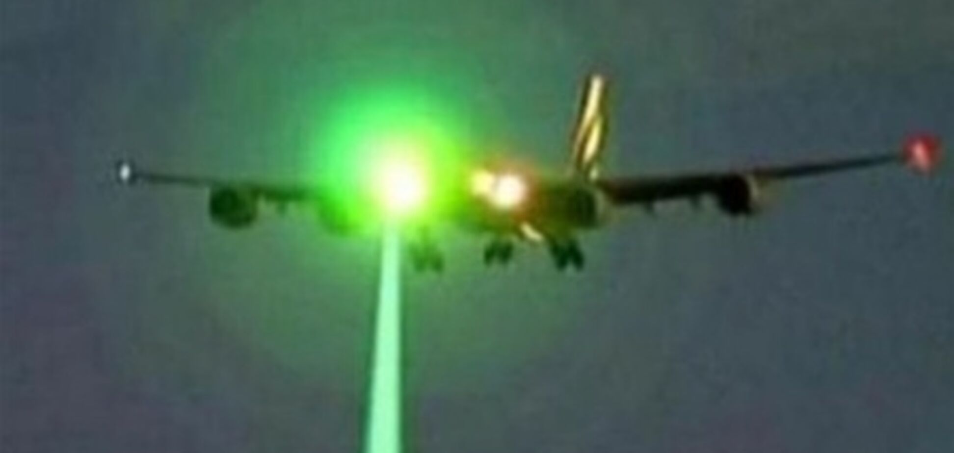 Хулігани продовжують зліпити лазерами російських пілотів
