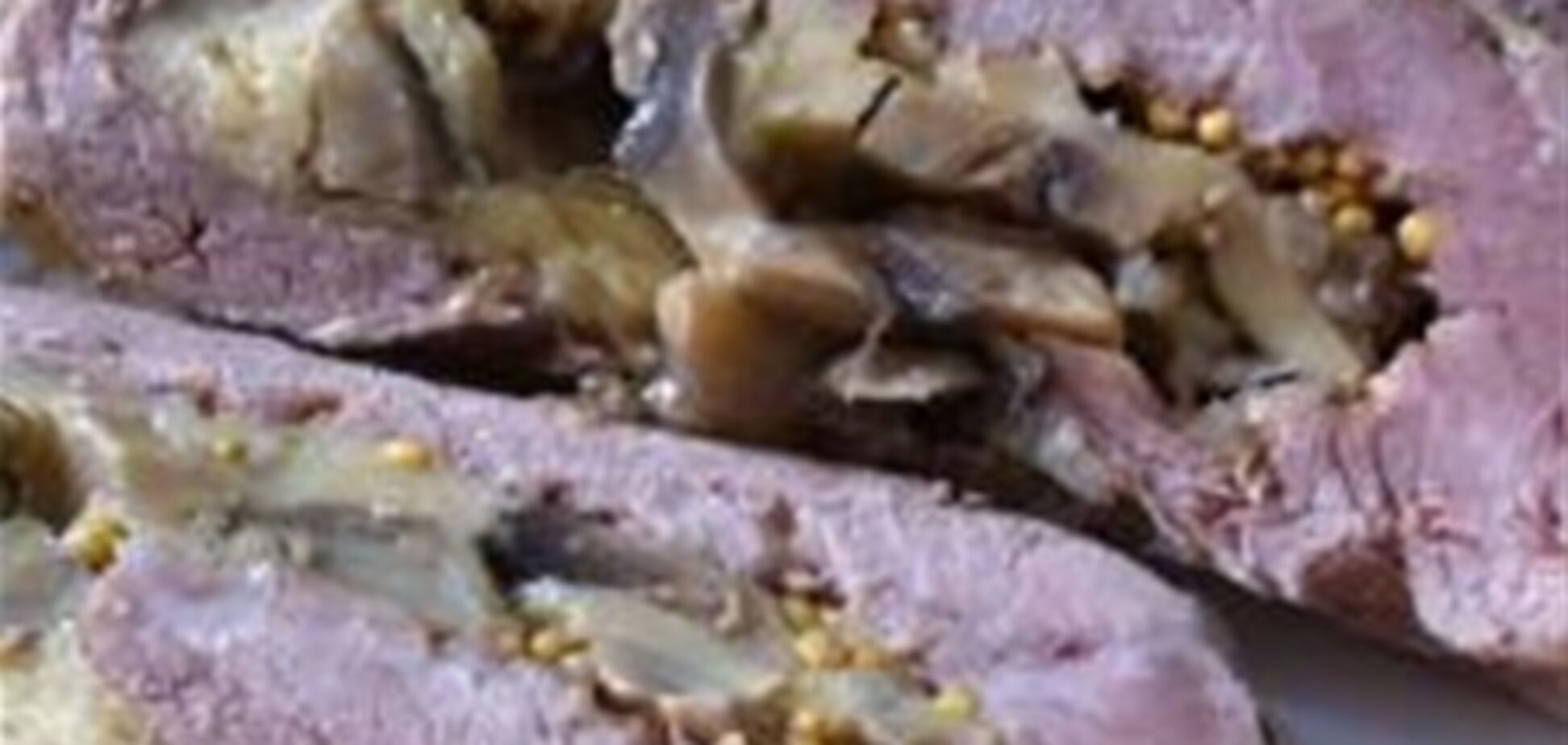 Мясной рулет фаршированный грибами