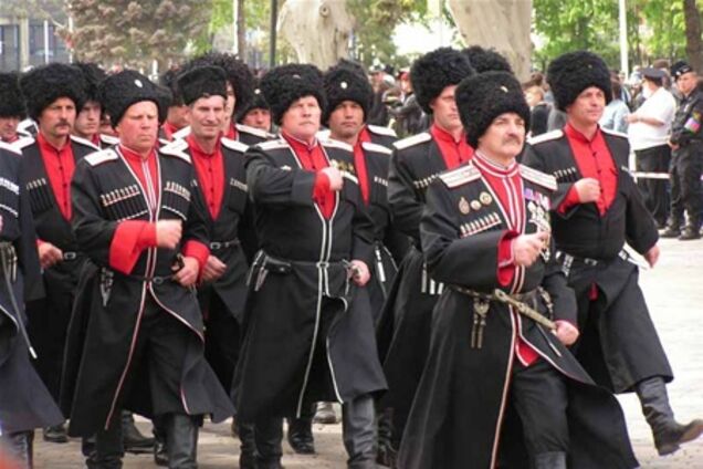 Московские дороги будут патрулировать казаки с нагайками