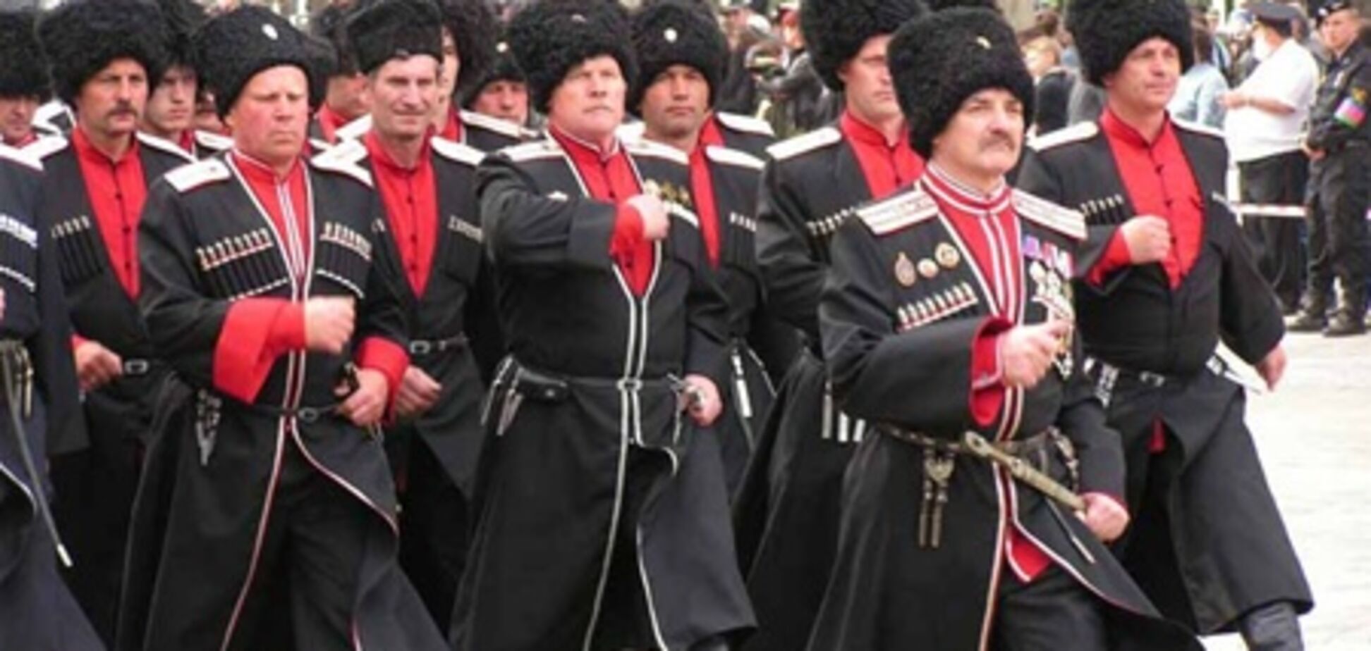 Московские дороги будут патрулировать казаки с нагайками