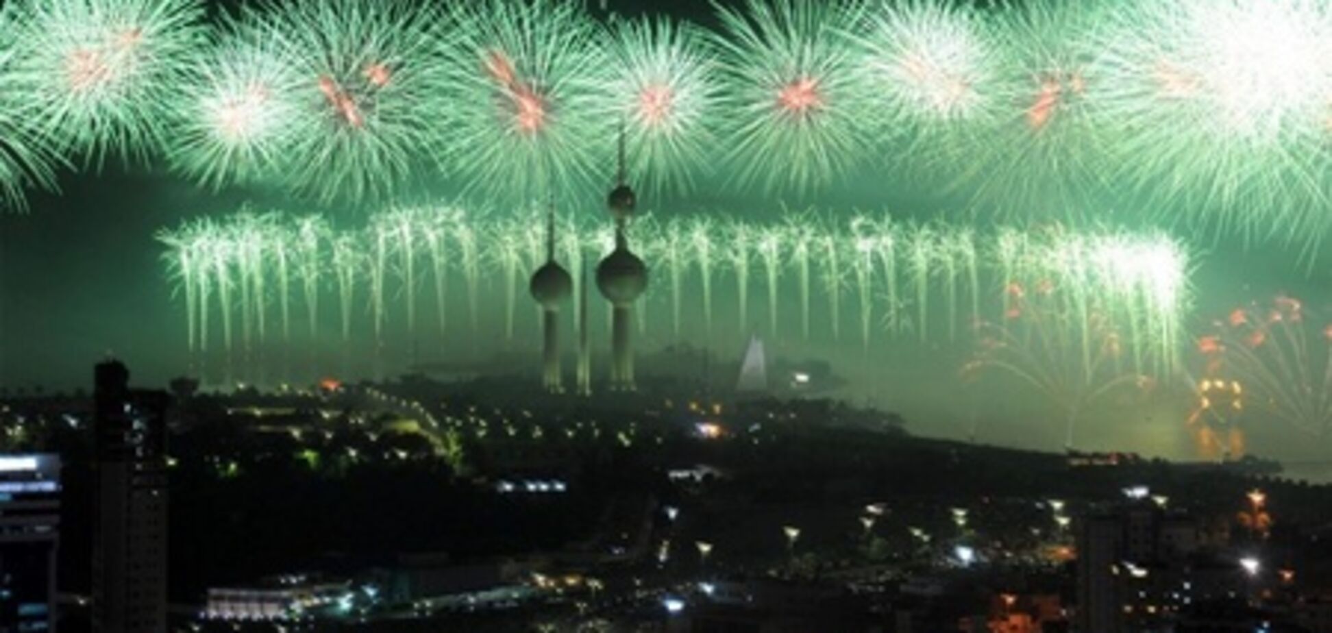 Невероятный фейерверк в Кувейте