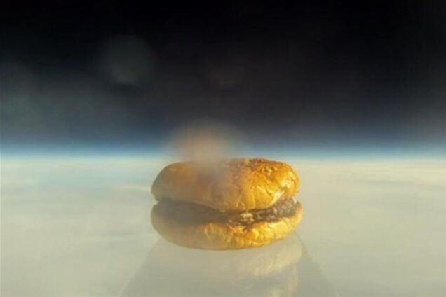 В США гамбургер стал астронавтом. Видео 