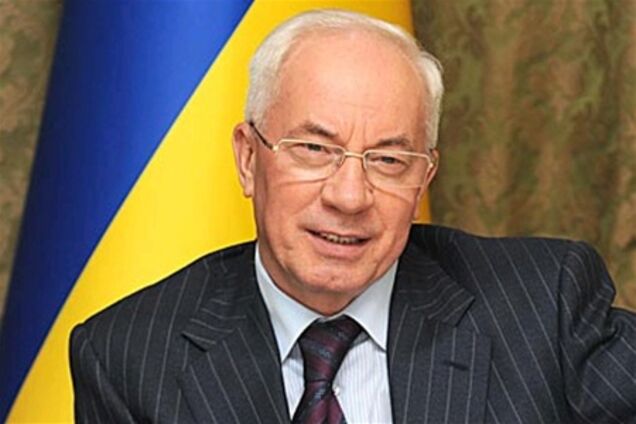 Азаров расхвалил свой Facebook