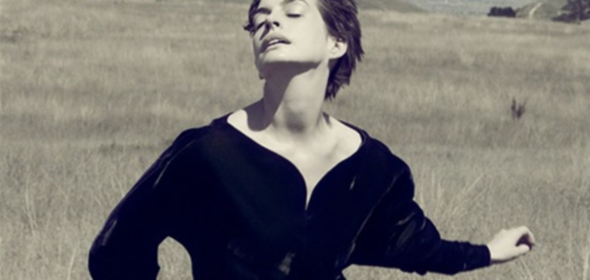 Хэтэуэй снова стала 'отверженной' для Vogue. Фото