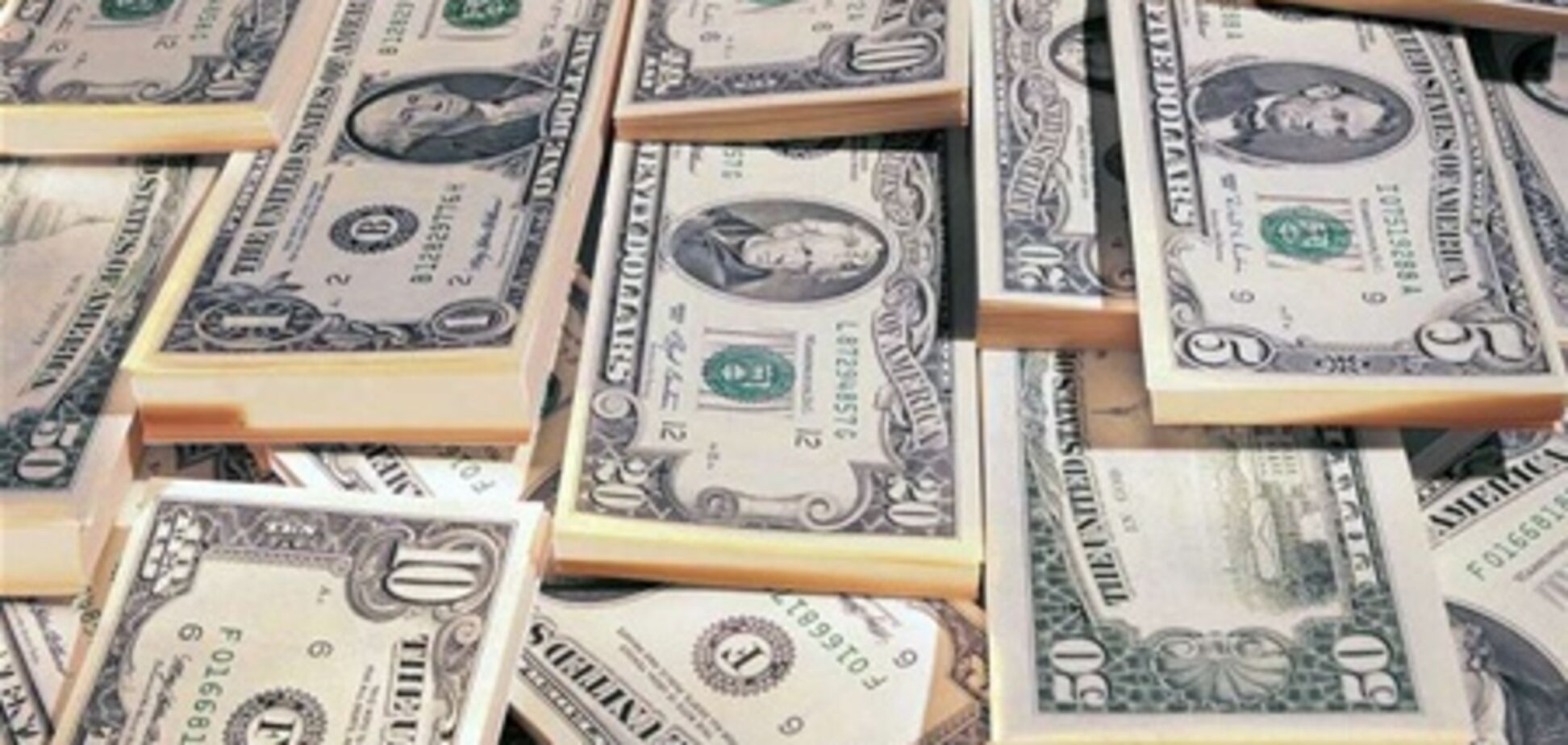 СМИ: банки и обменники прекратили продавать доллары