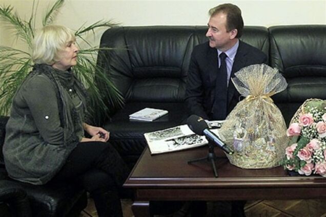 Попов и Роговцева обменялись подарками