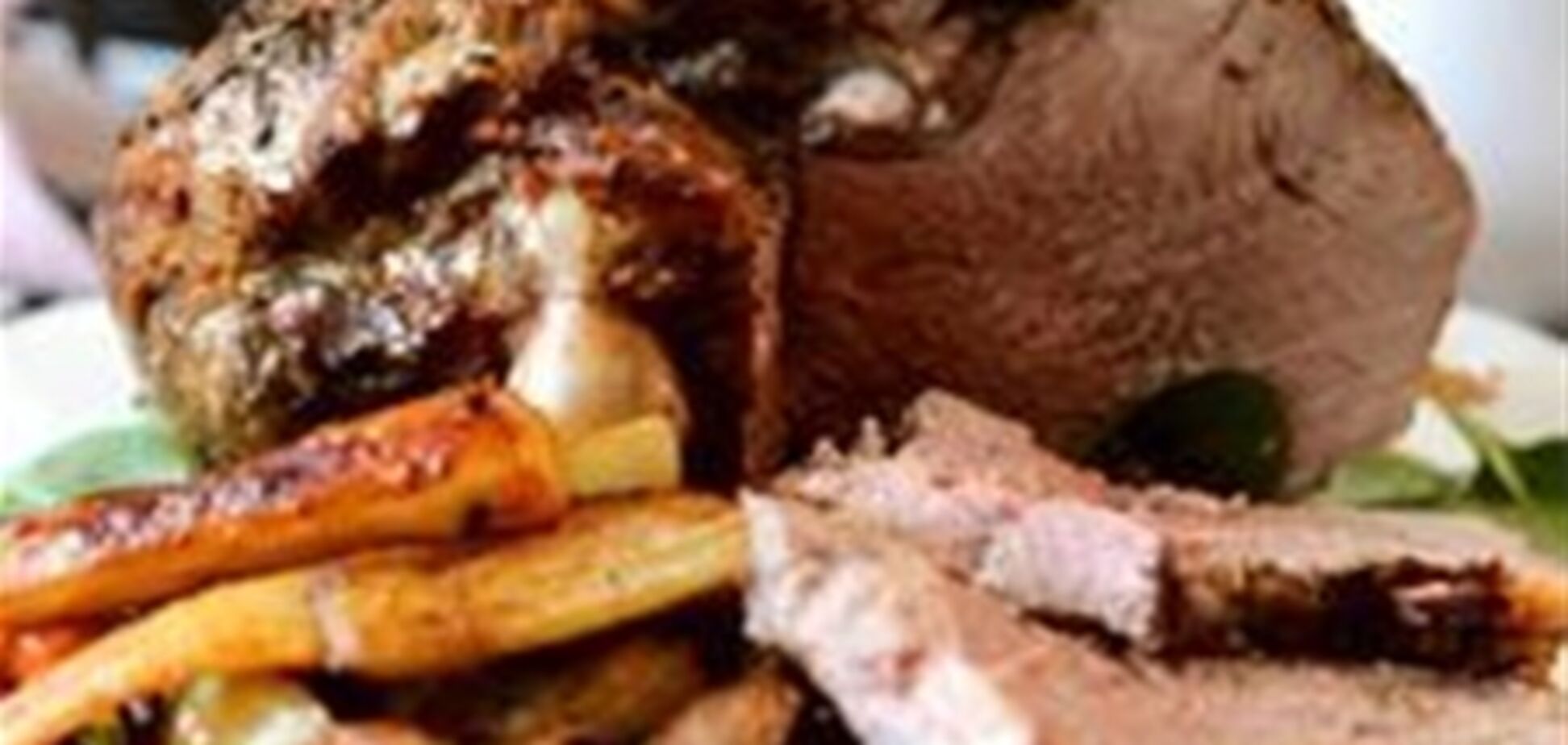 Запеченная баранья нога с розмарином
