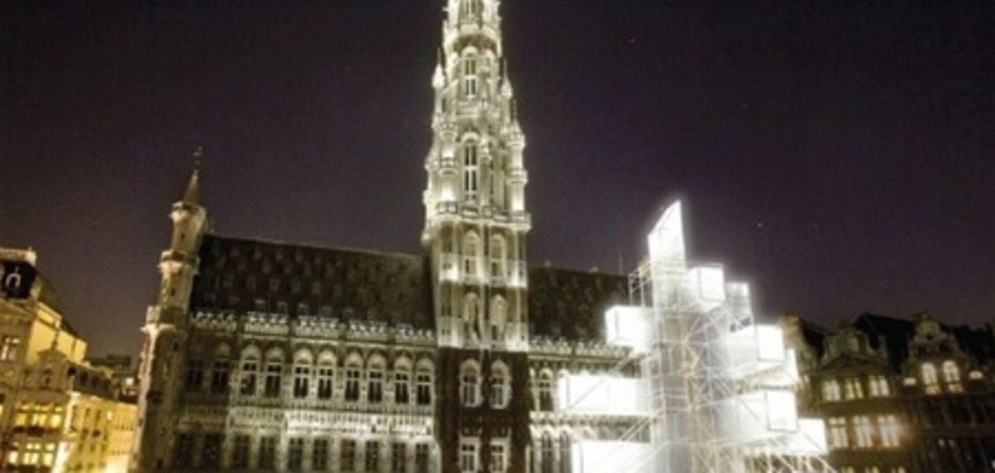 Главную площадь Брюсселя украсит 'высокотехнологичная' елка