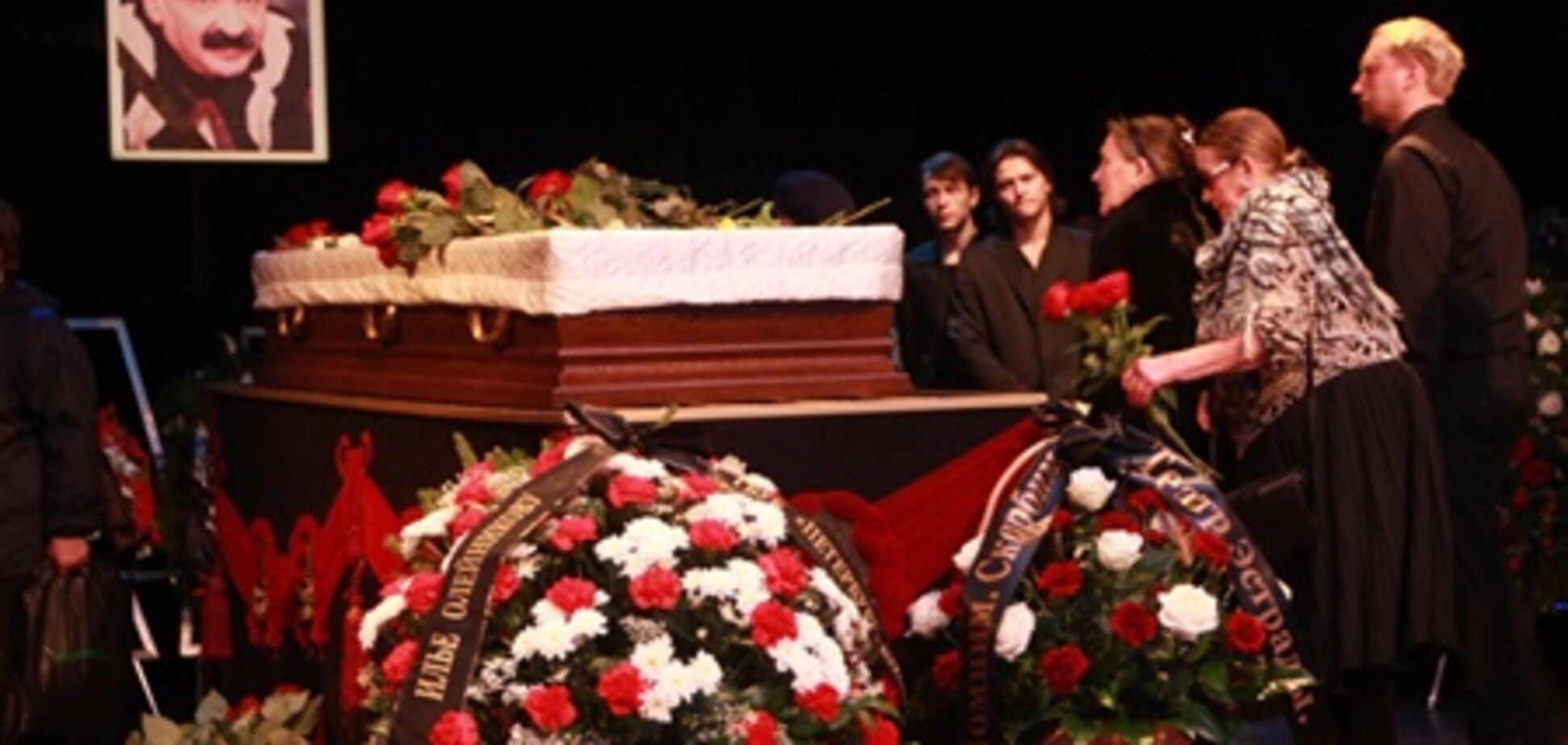 Илью Олейникова проводили в последний путь. Фото. Видео