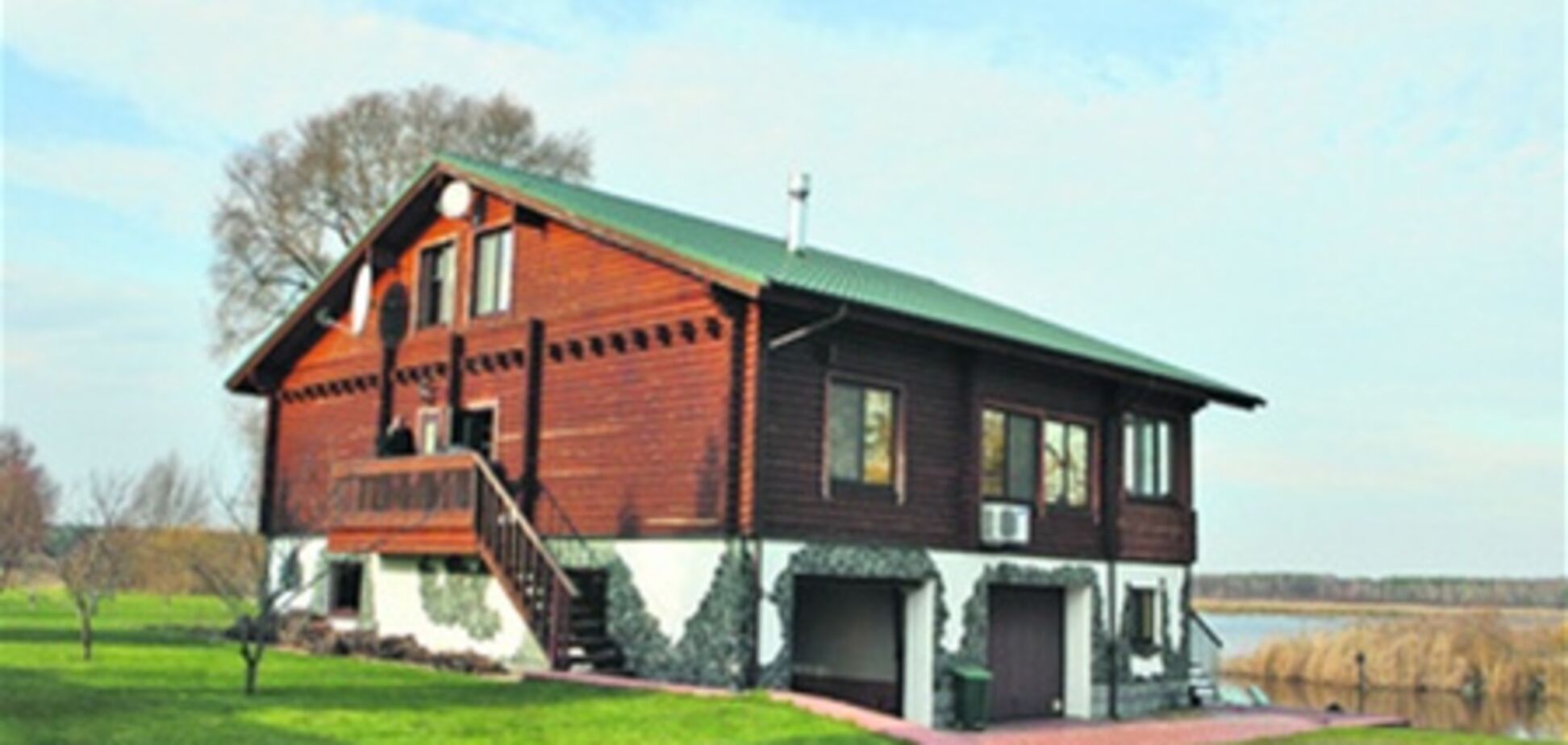 На границе с зоной отчуждения вырос квартал элитных коттеджей