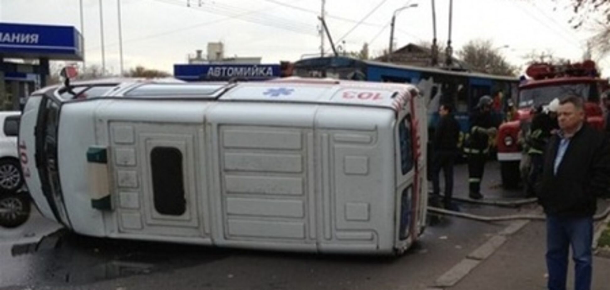 В Одессе в ДТП перевернулась машина скорой помощи. Фото