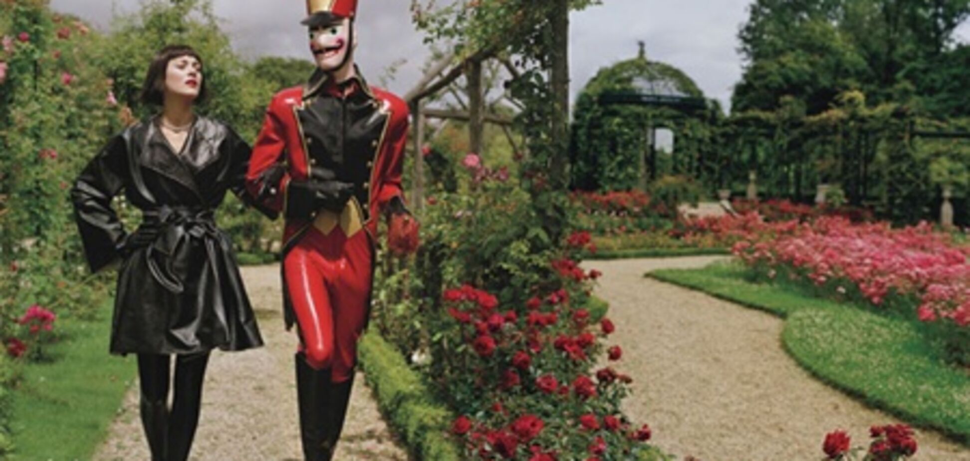 Марион Котийяр захомутала солдатика для W. Фото