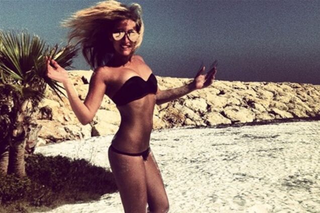 Дочери Жвании похвастались фигурами в бикини. Фото