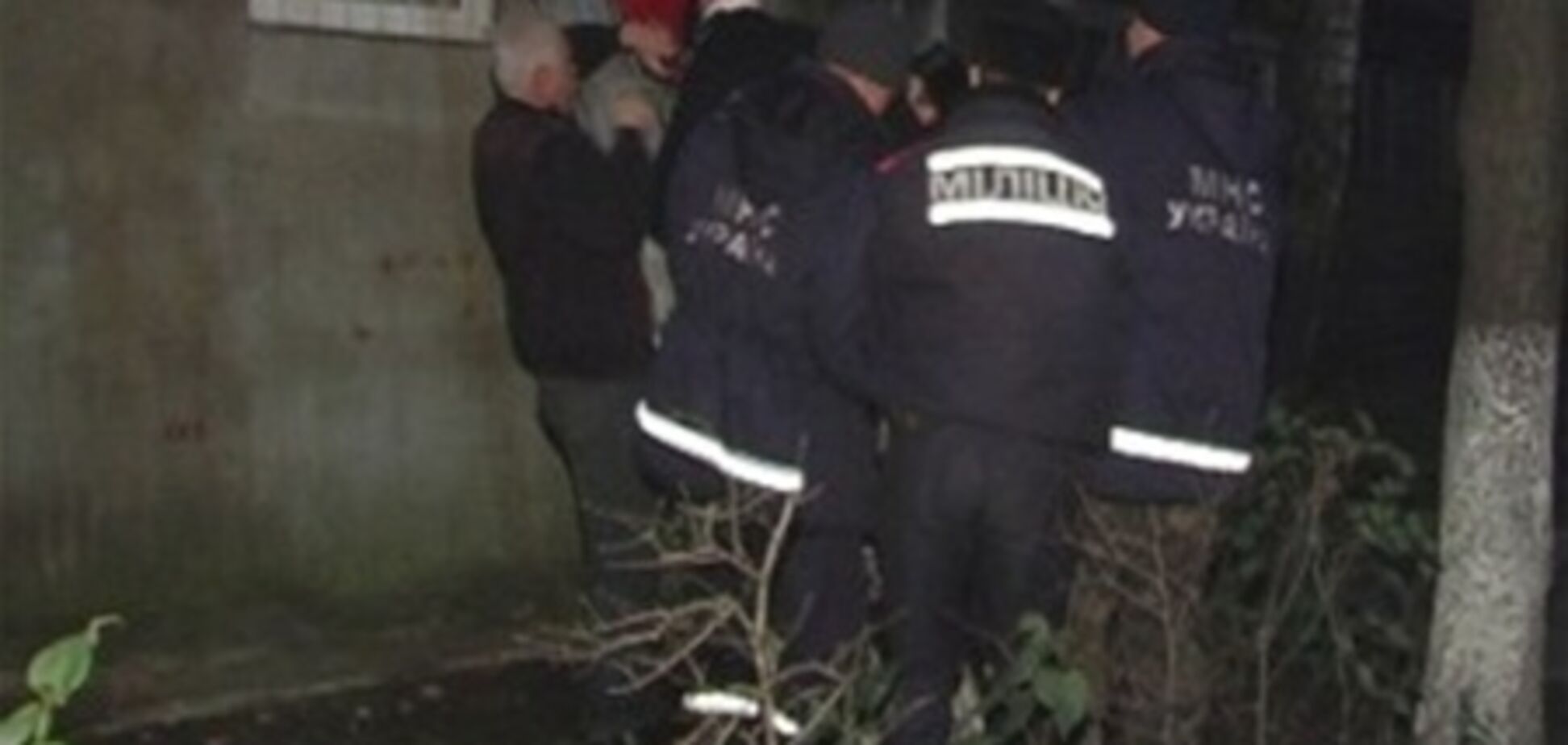 Ночью киевлянка выпала из окна третьего этажа