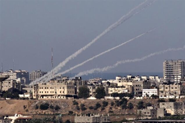 Израиль бомбит Газу, палестинцы приостановили обстрелы