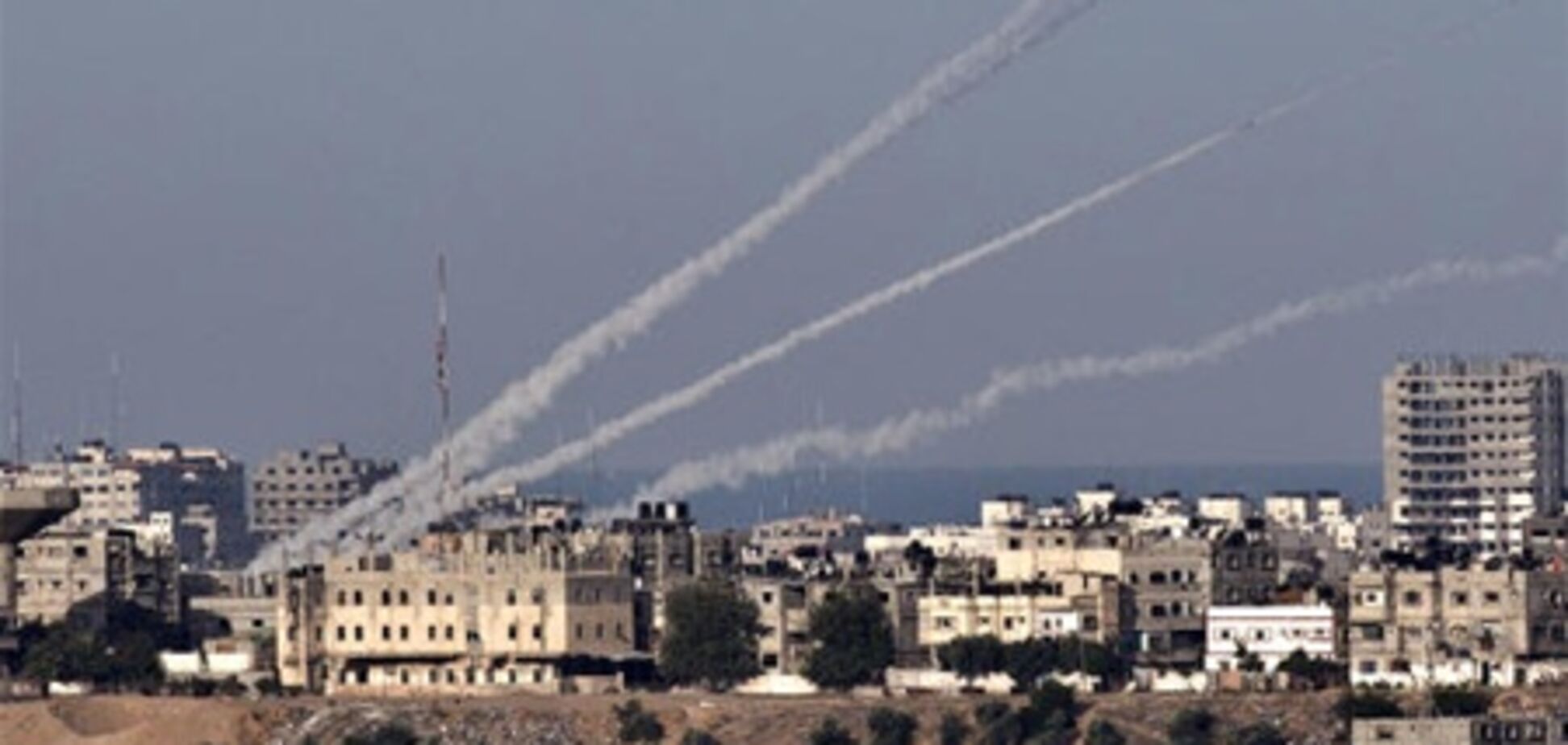 Израиль бомбит Газу, палестинцы приостановили обстрелы