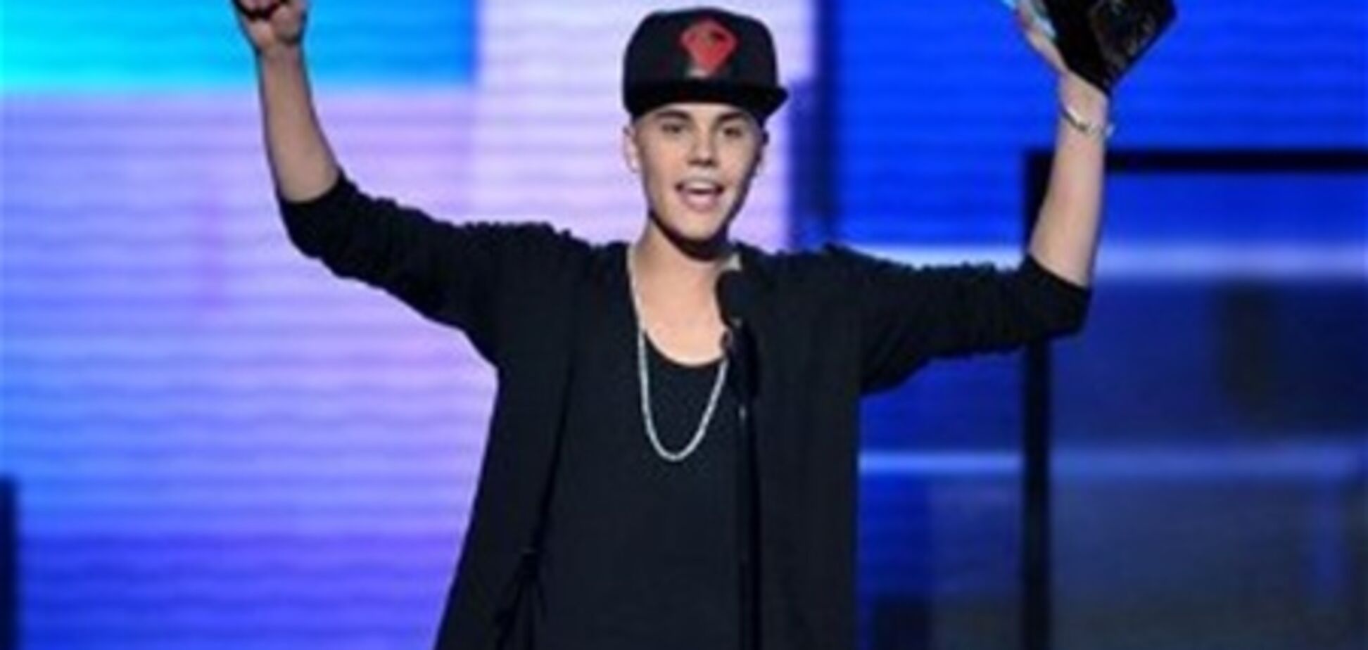 Бибер и Перри стали артистами года