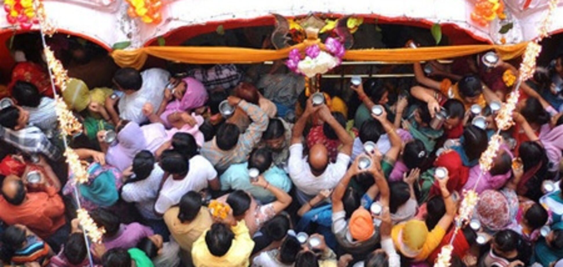 В Індії десятки людей загинули в тисняві на святі бога сонця
