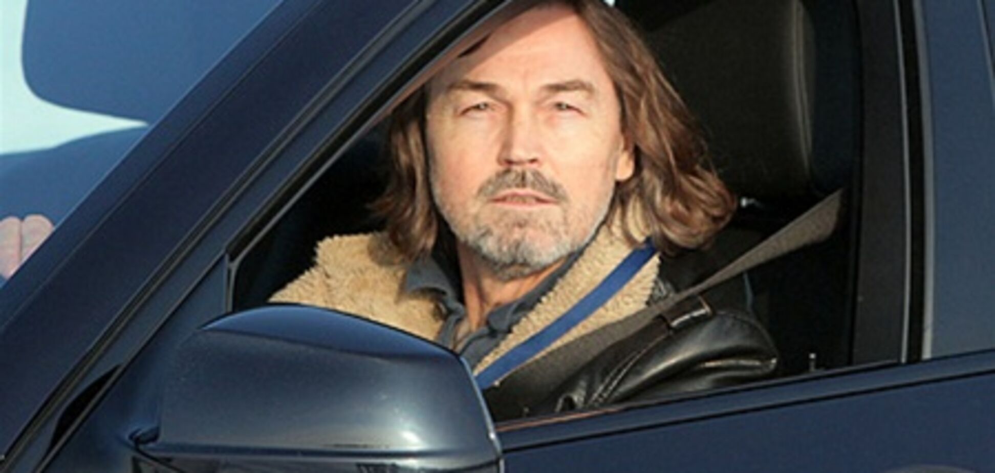 Художник Никас Сафронов попал в ДТП из-за ямы на дороге