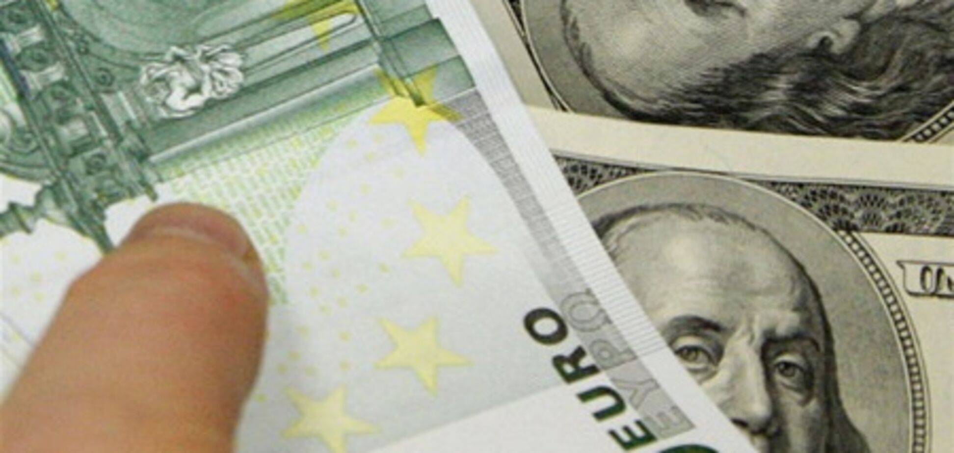 Эксперты называют бешеный спрос на валюту спекуляцией