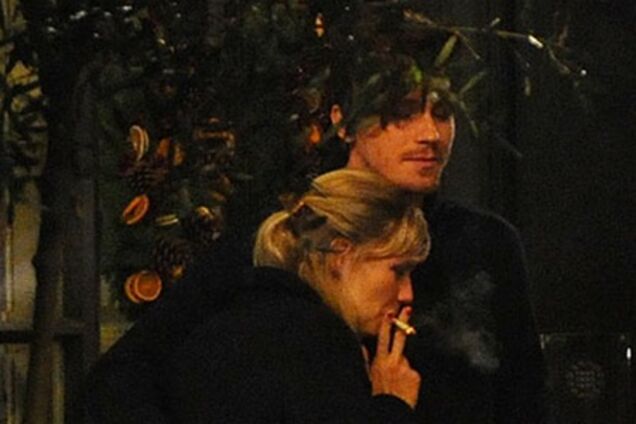 У Данст и Хедлунда совпадают вредные привычки. Фото