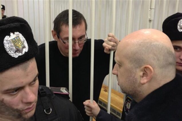 Луценко потребовал отвода прокуроров