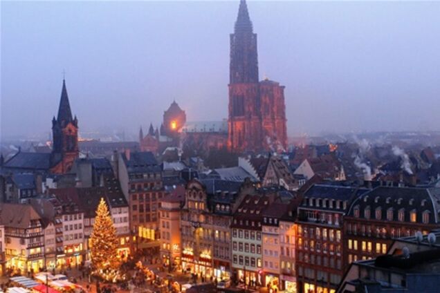 Знаменитая рождественская ярмарка открывается в Страсбурге