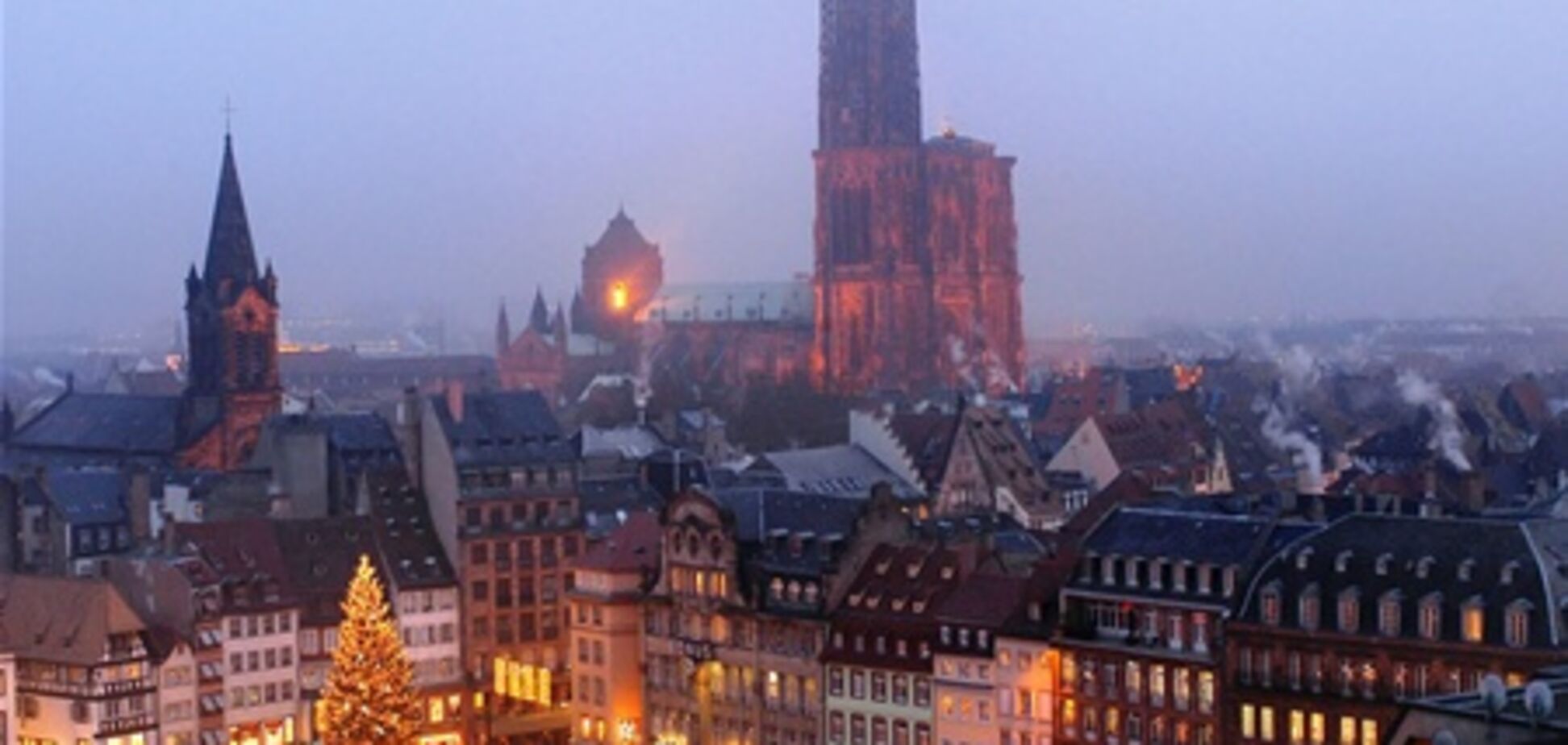 Знаменитая рождественская ярмарка открывается в Страсбурге