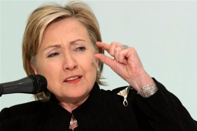 Клинтон уснула под речь Обамы. Фото. Видео