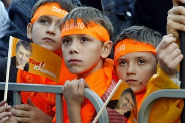 8-ю годовщину Оранжевой революции на Майдане отмечают 200 человек