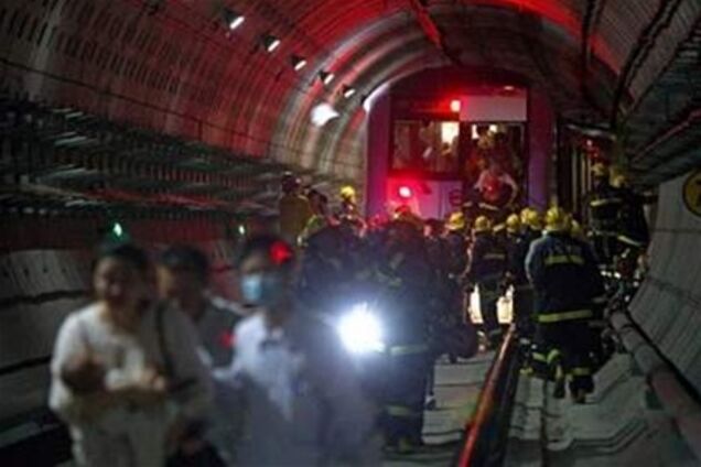 В Корее в тоннеле метро столкнулись поезда: есть пострадавшие