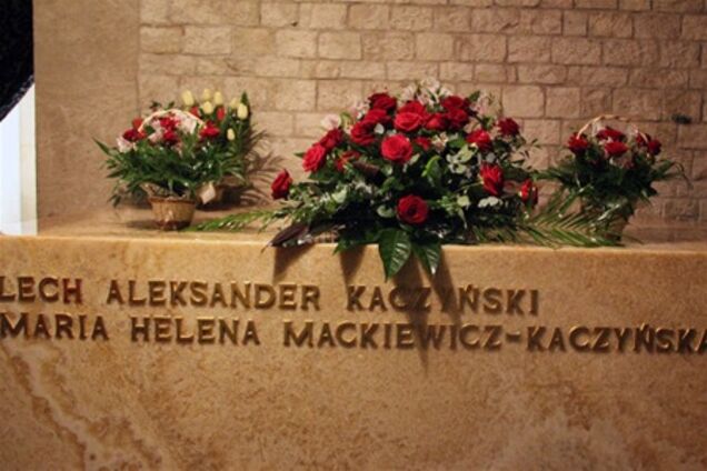 Польша просит РФ удалить с серверов фотографии тел жертв Смоленской авиакатастрофы