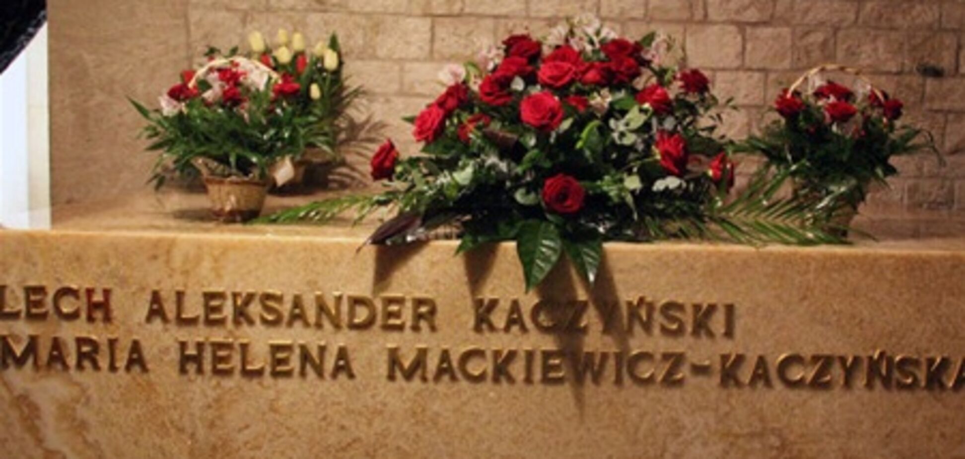 Польща просить РФ видалити з серверів фотографії тіл жертв Смоленської авіакатастрофи