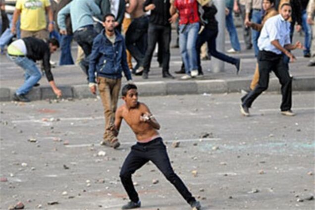 Полиция применила газ против демонстрантов на площади Тахрир