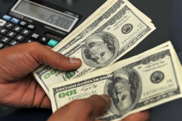 Продавца фальшивых долларов поймали 'на горячем'