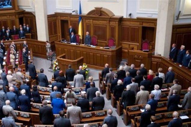 Партию регионов призывают назвать примкнувших к ним самовыдвиженцев