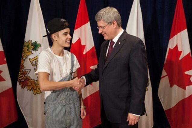 Бибер получил медаль за заслуги перед Канадой