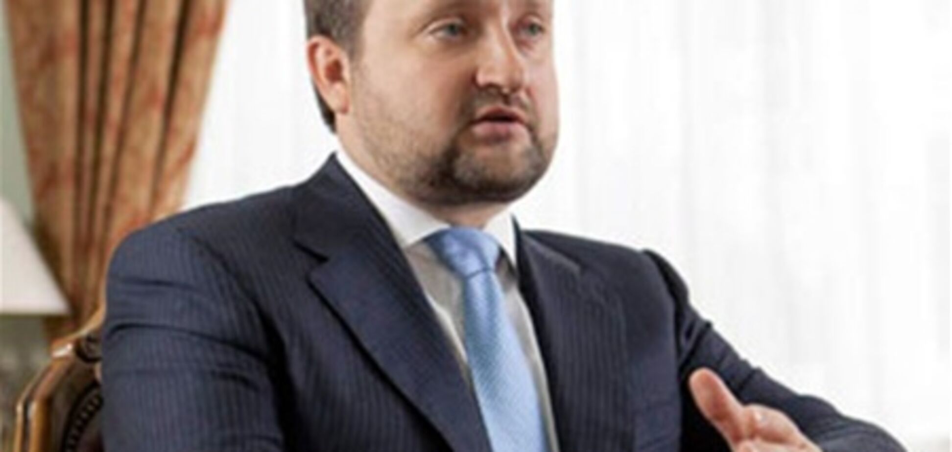 Арбузов: Сбор с продажи валюты защитит интересы людей
